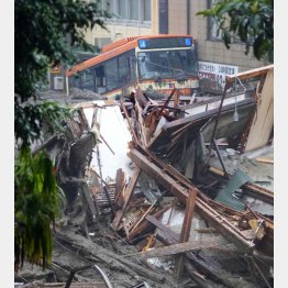 土石流で流されたバス（Ｃ）共同通信社