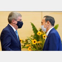 同じ穴のムジナ（菅首相を表敬訪問したバッハIOC会長＝左）／（Ｃ）ロイター