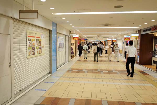 人通り少ないヤエチカ