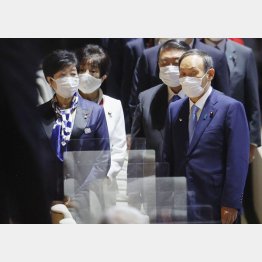 五輪しか頭にない2人（菅首相と小池都知事＝左）／（Ｃ）共同通信社