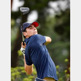 柔軟な身体能力を十分に発揮するニーマン（Ｃ）日刊ゲンダイ