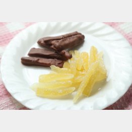 レモンピールとチョコでコーティングしたもの（Ｃ）日刊ゲンダイ
