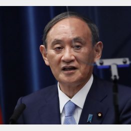 官僚文章の棒読みはもう勘弁（緊急事態宣言の拡大と期間延長を会見する菅首相）／（Ｃ）日刊ゲンダイ