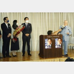 （右から）藤木幸夫氏、山中竹春氏、江田憲司氏（Ｃ）日刊ゲンダイ