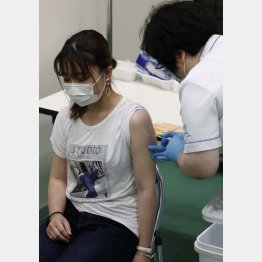 全人口の4割がワクチン接種完了（Ｃ）共同通信社