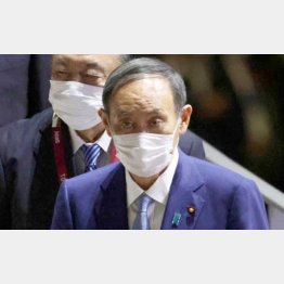 「俺は勝負に強い」（昨24日、東京パラリンピック開会式に出席する菅首相）／（Ｃ）日刊ゲンダイ