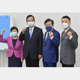 共闘！（左から社民党・福島党首、共産党・志位委員長、立憲民主党・枝野代表、れいわ新選組・山本代表）／（Ｃ）共同通信社