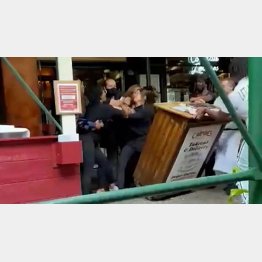 事態はもっと複雑で…（ハーディング記者のツイッターから）