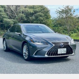 フロントの変更はグリル内の模様やヘッドライトが薄型化した程度（写真）小沢コージ