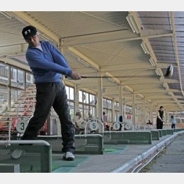 今でもスコア70台で回る政岡さん（Ｃ）日刊ゲンダイ