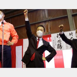 16日に事務所開きをした埼玉1区の村井英樹氏（Ｃ）日刊ゲンダイ