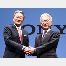 平井路線を踏襲した吉田氏＝右（左は平井氏）／（Ｃ）日刊ゲンダイ