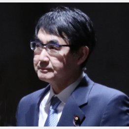 約8カ月ぶりに保釈され東京拘置所をあとにする、元法相の河井克行被告（2021年3月撮影）／（Ｃ）日刊ゲンダイ