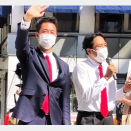 井坂信彦候補（左）はチャンス（井坂事務所提供）