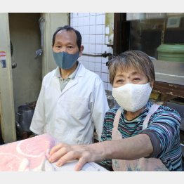 女将の松尾彰子さん（右）と料理長の前田勇二さん（Ｃ）日刊ゲンダイ