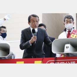 自民党関係者も唖然（「温暖化でコメうまくなった」、北海道小樽市で街頭演説する自民党の麻生太郎副総裁）／（Ｃ）共同通信社