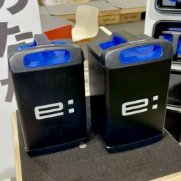 外形は保温弁当箱を大きくしたぐらいのサイズ（写真）小沢コージ