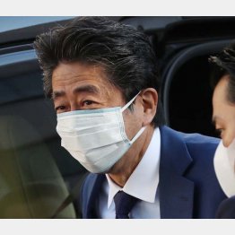 本人だけがご満悦（安倍元首相）／（Ｃ）日刊ゲンダイ