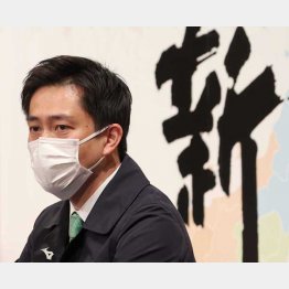 ドヤ顔が一変、「コスいことはしない」と言うが、“在職1日100万円”の使途は不明（Ｃ）日刊ゲンダイ