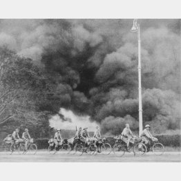 太平洋戦争マレー作戦で自転車で進撃する日本軍「銀輪部隊」（1941年12月～1942年2月頃）（Ｃ）共同通信社