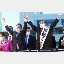 広島3区は大接戦だった（衆院選のとき、地元応援に駆け付けた岸田首相と公明党の斉藤鉄夫国交相）／（Ｃ）日刊ゲンダイ