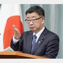 早々とクーポン配布策を“白紙”（松野官房長官）／（Ｃ）共同通信社