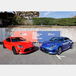 新型GR86（左）とスバルBRZ（写真）小沢コージ