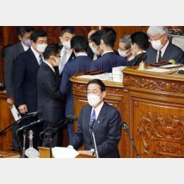 「現金給付での対応も可能」と容認したが…（衆院本会議で答弁する岸田首相）／（Ｃ）日刊ゲンダイ
