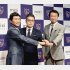 会見を行った（右から、FC東京・大金社長、川岸・新社長、木村・ミクシィ社長 ）／（写真）六川亨