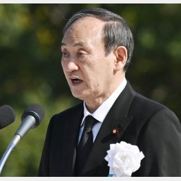 平和記念式典であいさつする菅首相＝2021年8月6日、広島市の平和記念公園（Ｃ）共同通信社
