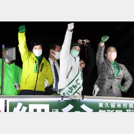 約15分間もしゃべった小池百合子都知事（左）／（Ｃ）日刊ゲンダイ