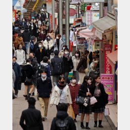 時代はもうα世代へ（東京・原宿の竹下通り）／（Ｃ）日刊ゲンダイ