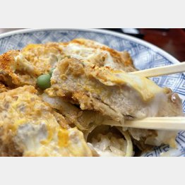 桜台・松月庵のカツ丼（筆者撮影）