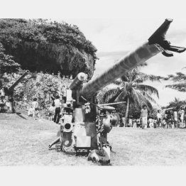 玉砕の地サイパン最後の日本軍司令部跡に残る旧日本軍の高射砲（Ｃ）共同通信社