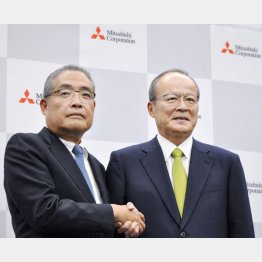 三菱商事の次期社長に内定した中西勝也常務執行役員と垣内威彦社長（右）／（Ｃ）共同通信社