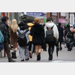 クレカを持たない若者層がターゲットか（Ｃ）日刊ゲンダイ