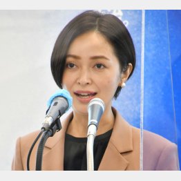 昨年8月の出馬会見から一転（Ｃ）日刊ゲンダイ