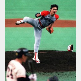 1989年日本シリーズ第3戦で好投する近鉄・加藤（Ｃ）共同通信社