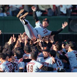 1989年の日本シリーズで3連敗4連勝し、日本一となった巨人・藤田監督（Ｃ）共同通信社