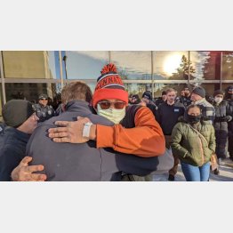 帽子にはシンシナティの文字が…（デリック・ローズ記者のツイッターから）