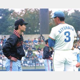 PL学園の同級生でもある桑田（左）と清原（Ｃ）共同通信社