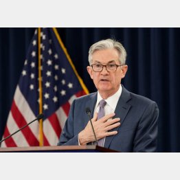 FRBのパウエル議長（Ｃ）ロイター