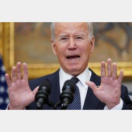 「プーチンは決断した」と断言するバイデン米大統領（Ｃ）ロイター