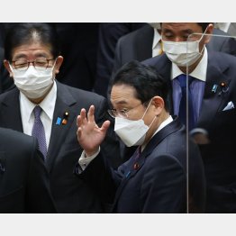 何とも頼りない…（岸田首相＝央）／（Ｃ）日刊ゲンダイ