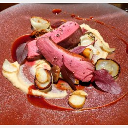 鴨肉のローストは火入れも絶妙（Ｃ）日刊ゲンダイ