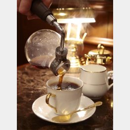 くつろぎの一服タイムを楽しめる店はひと握りに（Ｃ）日刊ゲンダイ