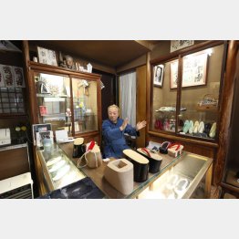 歴史を感じさせる店内（Ｃ）日刊ゲンダイ