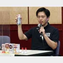 根拠ない「イソジン発言」で品切れ騒動（大阪の吉村洋文府知事）／（Ｃ）共同通信社