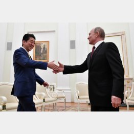 プーチン大統領と27回も首脳会談を重ね“蜜月”をアピールしてきた安倍元首相だが…（Ｃ）ロイター