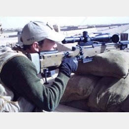 英国の退役軍人シェーン・マシューズさん（ツイッターから）